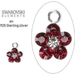 925 Sterling zilveren bloemen (oorbel)-bedeltjes (8mm) met Swarovski kristal in de kleur Siam. Verkocht per 2 stuks