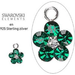925 Sterling zilveren bloemen bedeltjes (8mm) met Swarovski kristal in de kleur Emerald (smaragd). Verkocht per 2 stuks