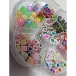 DIY dobbelsteentjes en bedeltjes - assorti in doosje - Sieraden Maken - mix van kleur - 150 Stuks