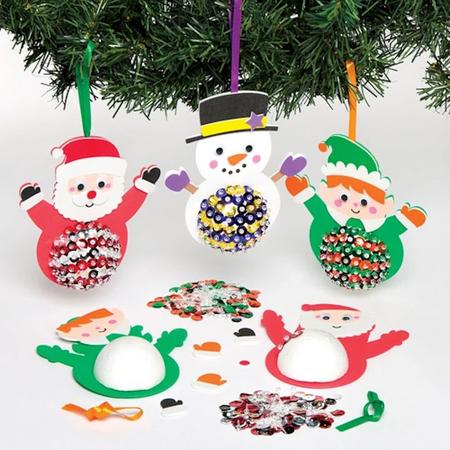 Decoratiesets met kerstfiguurtjes met lovertjes waarmee kinderen kunnen knutselen (verpakking van 3).