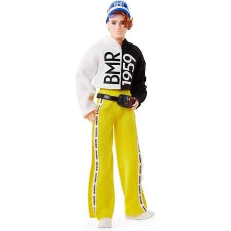 Barbie BMR1959, Beweegbare Ken Pop, in tweekleurige hoodie, trainingsbroek en zonneklep