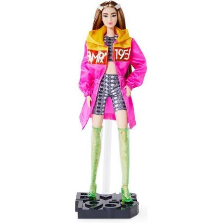 Barbie BMR1959 Beweegbare Pop in color-block windjack, fietsshorts en vinyl laarzen