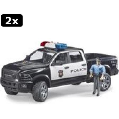2x RAM 2500 politievoertuig met politieman van Bruder