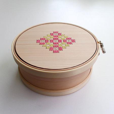 Cohana Magewappa opbergbox borduurring 15cm geel-roze - 1st