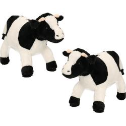 Set van 2x stuks pluche knuffel dieren Koeien van 23 cm - Speelgoed boerderij knuffels - Cadeau voor jongens/meisjes