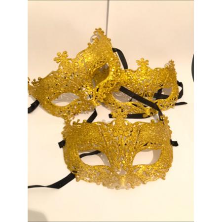 3x goude carnaval maskers