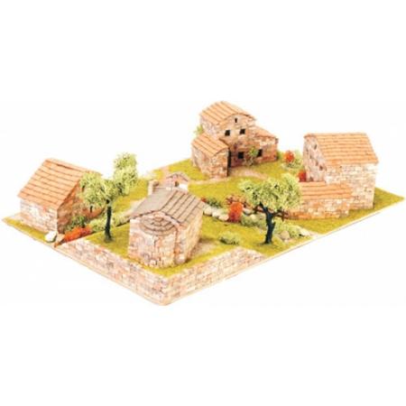 Diorama van een dorpje met 4 huizen en een brug