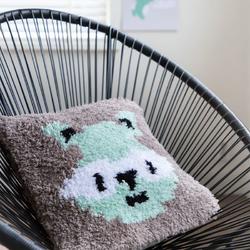 Dendennis Little Woodland Adventures Latch Hook Kits Cushion Raccoon, kussenknoop pakket