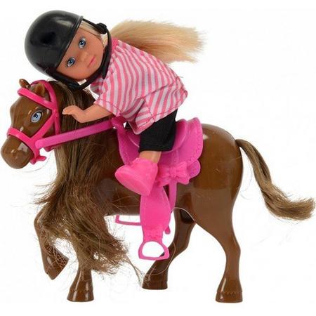 Evi LOVE met haar Pony.