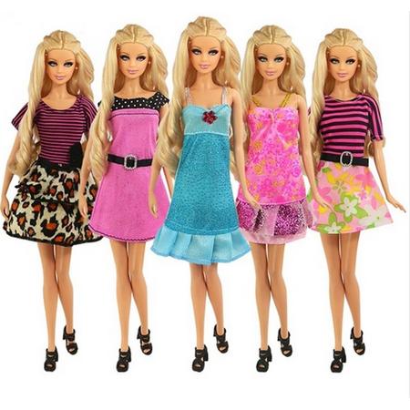 kleertje: 5 jurken voor modepoppen zoals Barbie - Feestjurk, cocktailjurk, gestreept