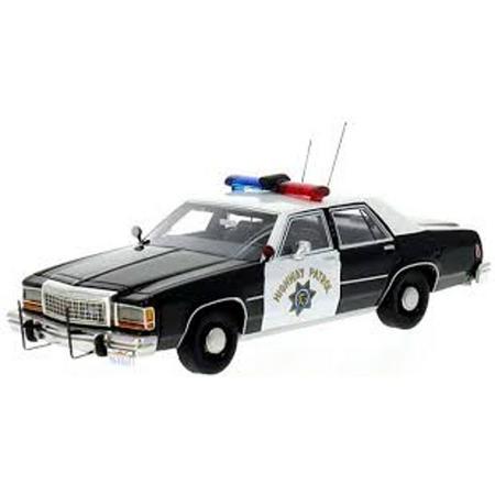 Ford Crown Victoria Police 43 Highway Patrol 1987. Zwart / Wit 1-43 BOS Models Limited 1000 Pieces
