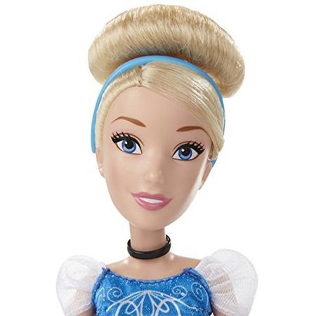 Disney Princess Cinderella  met een Magische jurk - Pop