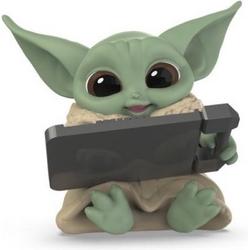 Star Wars - The Mandalorian Bounty Collection: Yoda The Child Yoda with Tablet  MERCHANDISE