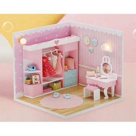 Miniatuur - Lovely Cloakroom - kleedkamer