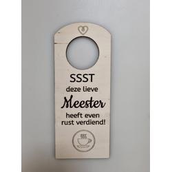 Houten deurhanger Meester - cadeau - afscheid Meester - einde schooljaar - cadeautje voor de Meester - liefste Meester - tijd voor rust - deurhanger - ssst decoratie
