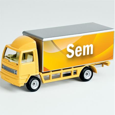 Gele model vrachtwagen met naam