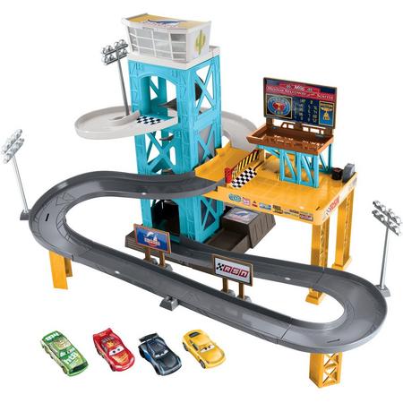 Cars 3 Radiator Springs Tractor Tippin Track Set Inclusief 4 Autos - Racebaan