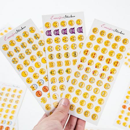 12 stickervellen met Whatsapp Emoticon Stickers - Super leuke emoji kinderstickers