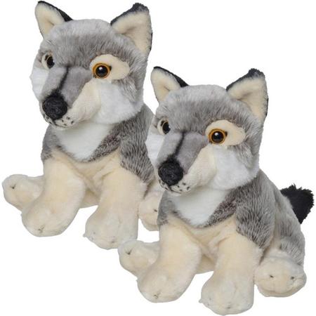 2x stuks pluche grijze wolf knuffel 22 cm - Wolven wilde dieren knuffels - Speelgoed voor kinderen