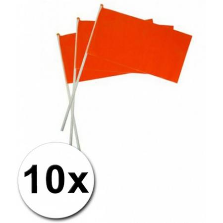 Oranje plastic zwaaivlaggetjes 10 x