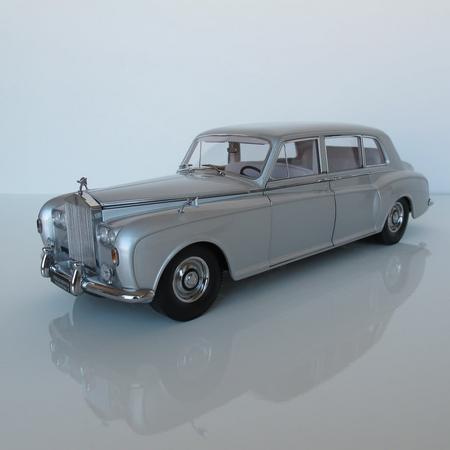 Paragon 1:18 Rolls Royce Phantom V MPW Limousine - 1964, Zilver