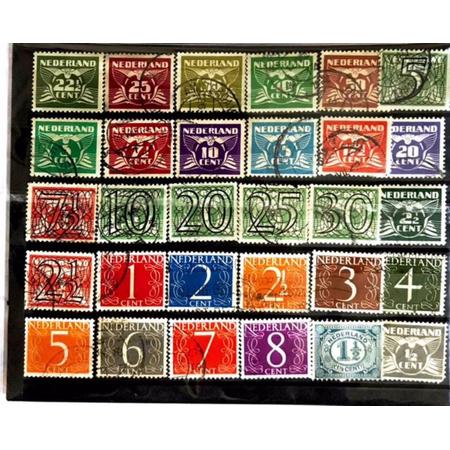 Luxe postzegel pakket (A6 formaat) : collectie van 30 verschillende postzegels van Cijfers vanaf 1940-kan als ansichtkaart in een A5 envelop - authentiek cadeau - kado - geschenk - kaart