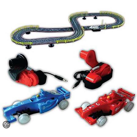 Racebaan met dynamo - auto - raceauto - parcours - speelgoed - kinderen