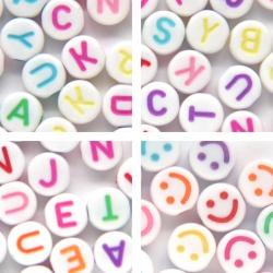 Letterkralen set – Alfabetkralen en Smileykralen :-) – Unieke mix 420 stuks – Regenboogkleuren – 7mm en 10mm kraal – Zelf sieraden maken voor kinderen en volwassenen – DIY