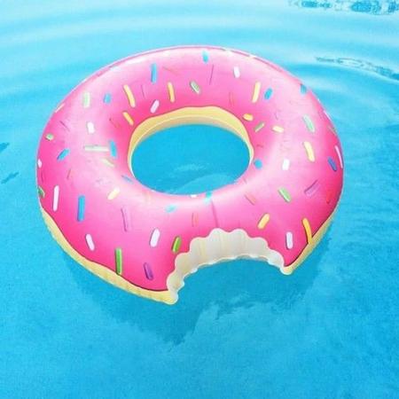 Grote opblaasbare roze donut zwemband