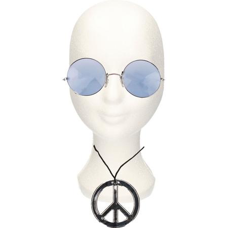 Hippie Flower Power verkleed set peace-teken ketting met ronde blauwe XL glazen zonnebril