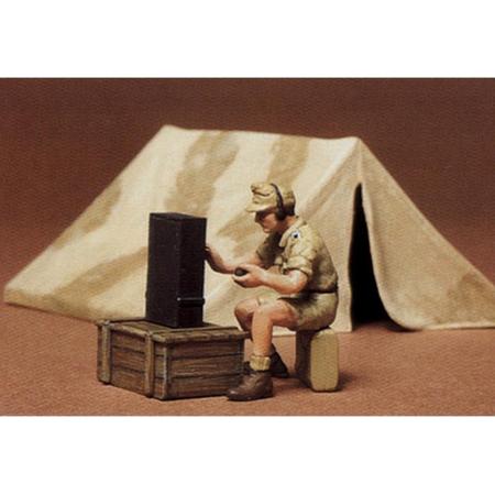 1:35 Diorama-Set Tent w/Radio(1)