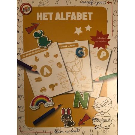 Leren Spelenderwijs het alfabet kijken leuk alfabet boek met stickers en achterin het boek de oplossingen