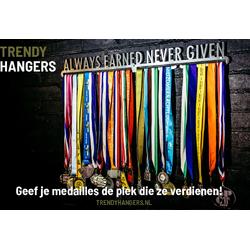Taekwondo Medaillehanger zwarte coating - staal - (35cm breed) - Nederlands product - incl. cadeauverpakking - sportcadeau - medalhanger - medailles - muurdecoratie