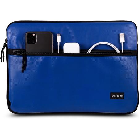 MacBook Air 13 inch sleeve met voorvak (gemaakt van gerecycled materiaal) - Blauwe laptop case voor nieuwe MacBook Air 13.3 inch (2018/2019/2020), Deze hoes is speciaal ontworpen voor de Apple MacBook en is handgemaakt in Nederland
