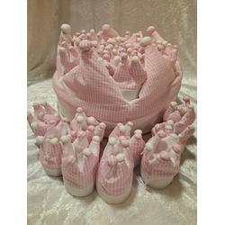 24 roze uitdeelbedankjes kroontjes van katoen voor babyshoweer of geboortefeest in kroonmandje