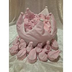 30 slaapmutsjes-roze-katoen-op-kroonmand-van-katoen-voor-babyshower-doop-of-geboortefeest