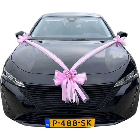 AUTODECO.NL - CLARA Auto Versiering Bruiloft - Trouwauto Decoratie roze Linten - Autodecoratie - roze Rozen & Tule - Motorkap Versiering - Autobloemstuk Bruiloft - Bloemen op de Auto - Bloemen op de Motorkap - Trouwerij - Huwelijk