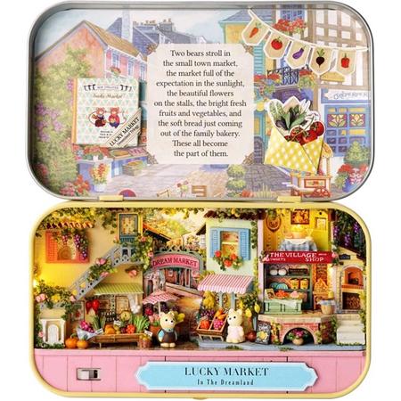 CUTE ROOM - Miniatuur Poppenhuis Bouwpakket in Tinnen Doos - Box Theater : Dreamland Trilogie Serie - Q-008 Lucky Market