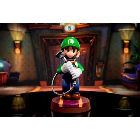 Luigi s Mansion 3: Luigi 9 inch PVC Standard Edition