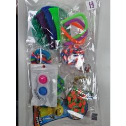 Happy Trendz® Fidget Toys Pakket - Set met 15 verschillende Fidget Toys: Wacky Tracks, Simple Dimple, Pop It Fidget, Flippy Chain, Monkey Noodles, Snapperz Rainbow,JUMP ELF / TIKTOK /