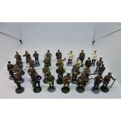 30 verschillende tinnen soldaatjes 1945 modelbouw maquette