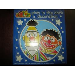 Bert en Ernie glow in the dark decoratiesticker