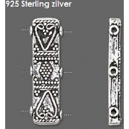 Sterling zilveren handgemaakte spacer met 3 rijggaten. Afmetingen 28x9mm. Verkocht per stuk