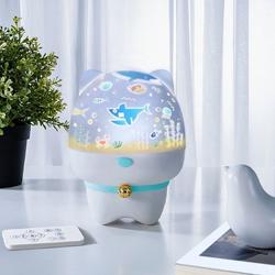 Vernieuwde Luxe Baby Projector - Sterrenhemel  - Zeedieren - Baby Led Nachtlampje met Bluetooth Muziek - 360 graden roterend - Projector Lamp - Met Afstandsbediening - USB oplader en Batterij - Sterrenprojector - Slaaphulp - Kinder Lamp - Blauw
