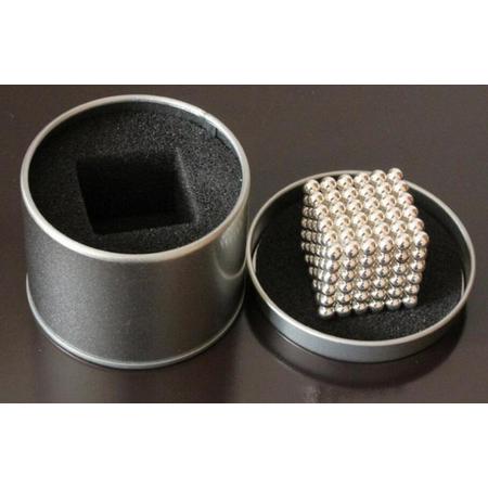 Neocube magneetballetjes zilver kleur - 216 buckyballs - 5mm geleverd in een mooie metalen geschenkdoos met kijkglas