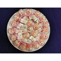 20 bolle spenen roze gevuld met manna ,gepofte rijst, op een kartonnen schaal uitdeel-bedankje-traktatie