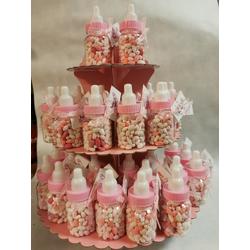 50 roze papflesjes gevuld met manna op een etagiere als uitdeel bedankje of traktatie bij babyshower of geboorte voor een jongen