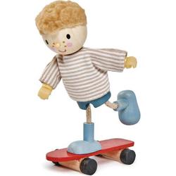 Tender Leaf Toys  huispop Jongen Op Skateboard Hout 9x3,5x10 Cm