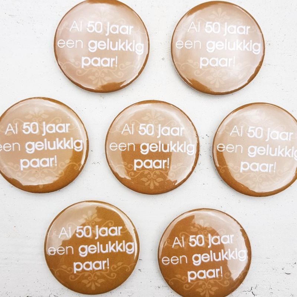 7 Buttons Al 50 jaar een gelukkig paar - button - 50 jaar - goud - jubileum - bruidspaar