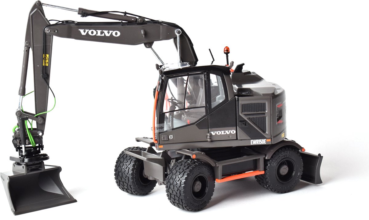 AT Collections VOLVO EWR150E Limited black edition mobiele kraan op Nokian banden